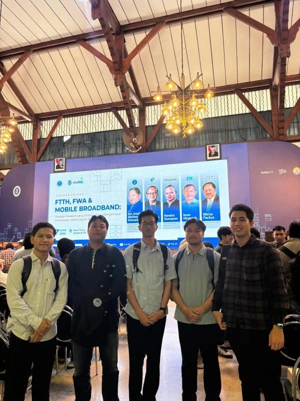 With my lab team at a FTTH, FWA and mobile broadband seminar